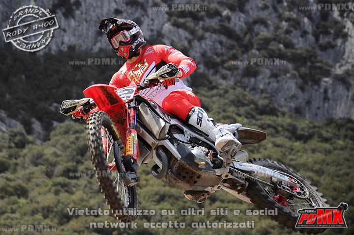 ROB_1922 (Copy).jpg